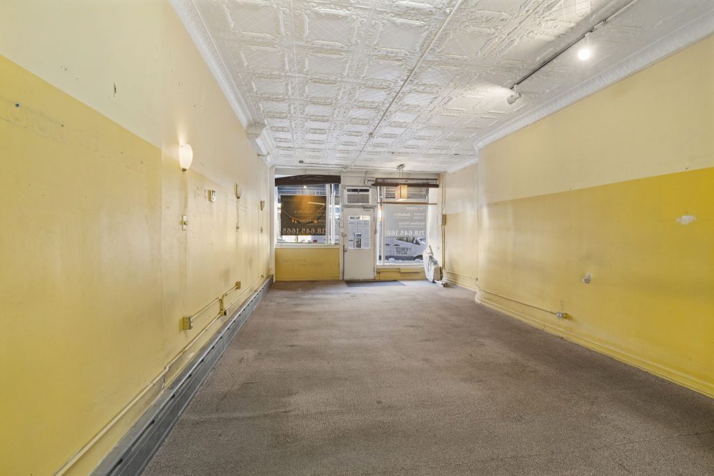 6-web-or-mls-7RV04222