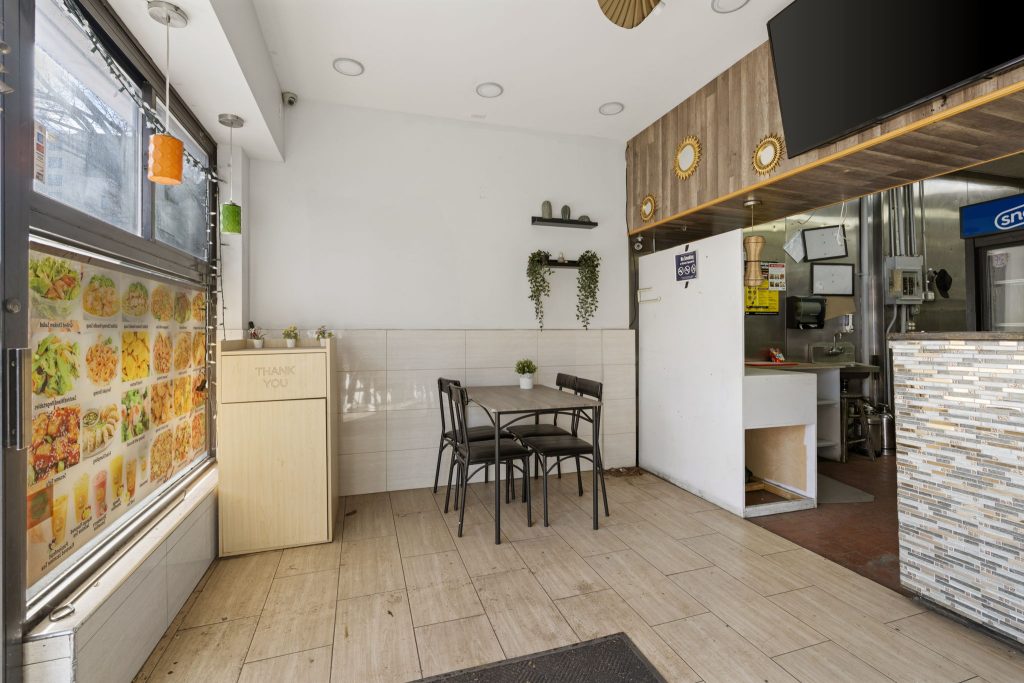 614 4th Ave Seating Area